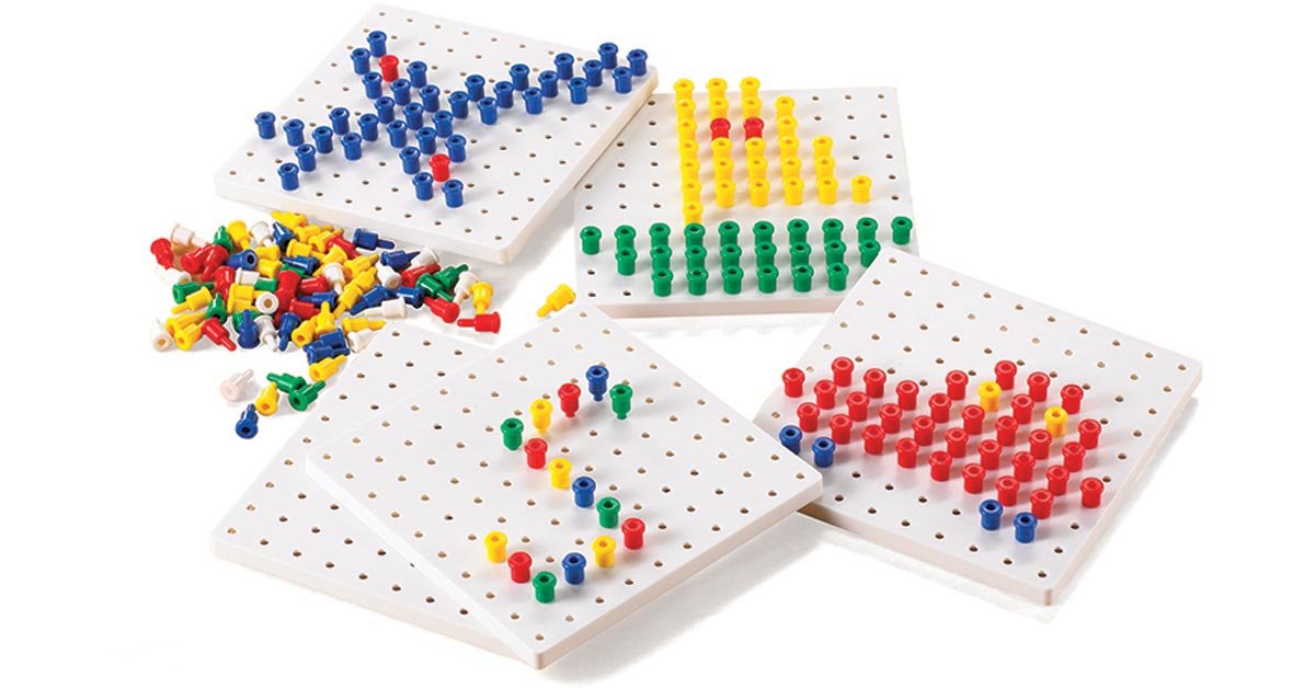 Pegs and Peg Board Set, 5 Boards, 1000 Pegs