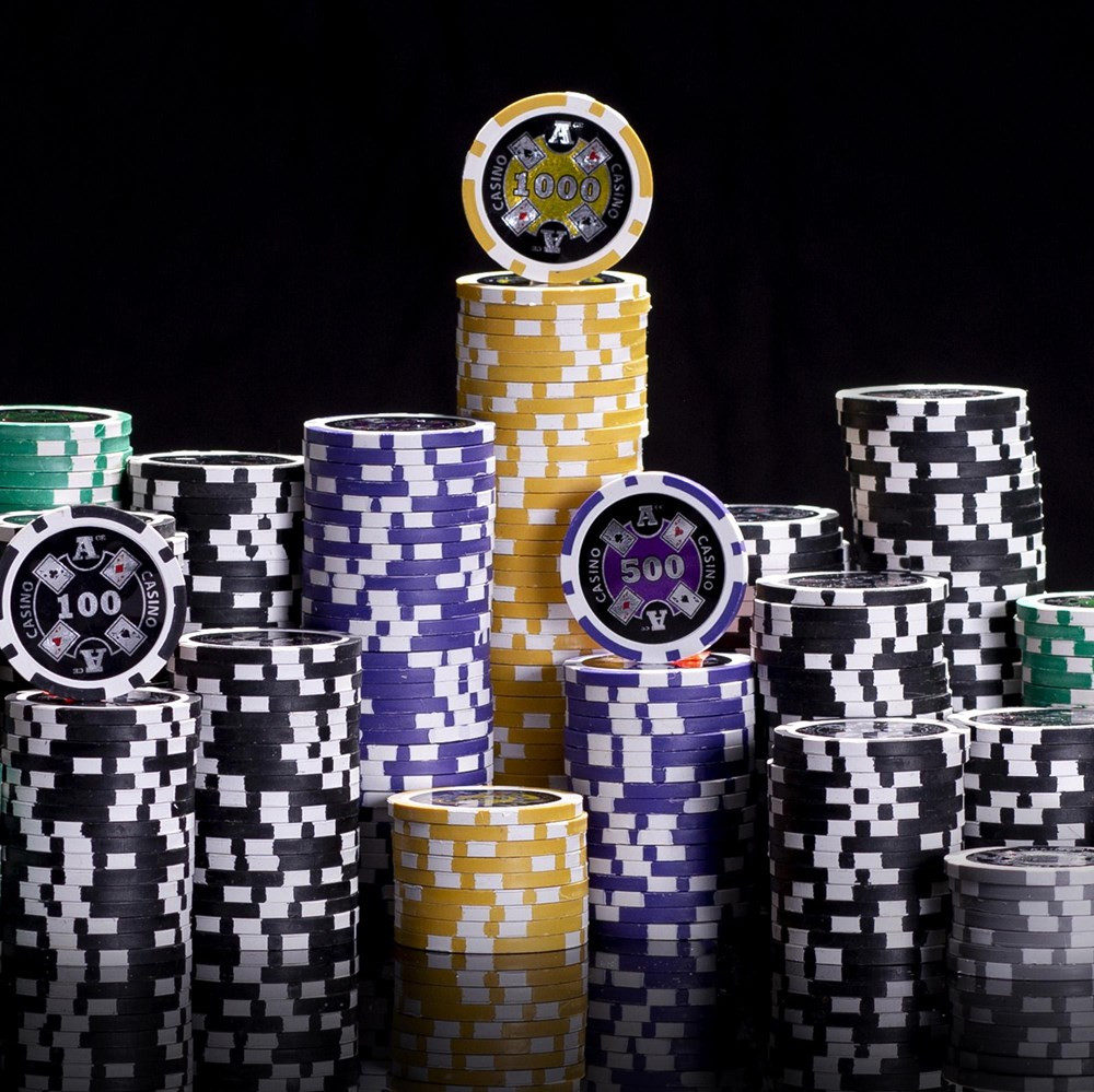 Ace Casino 500pc Poker Chip Set with Walnut Case