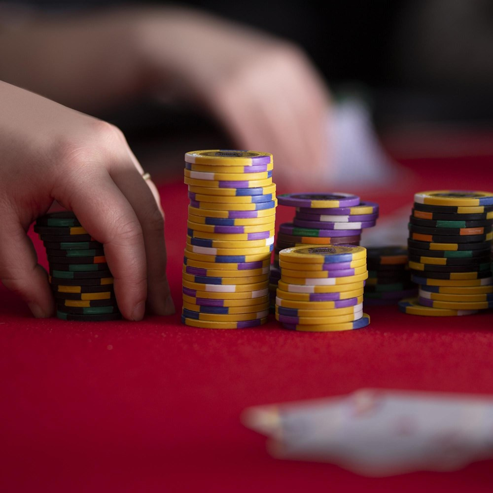 500 Ct King's Casino 14 Gram Poker Chip Set w/ Walnut Wooden Case