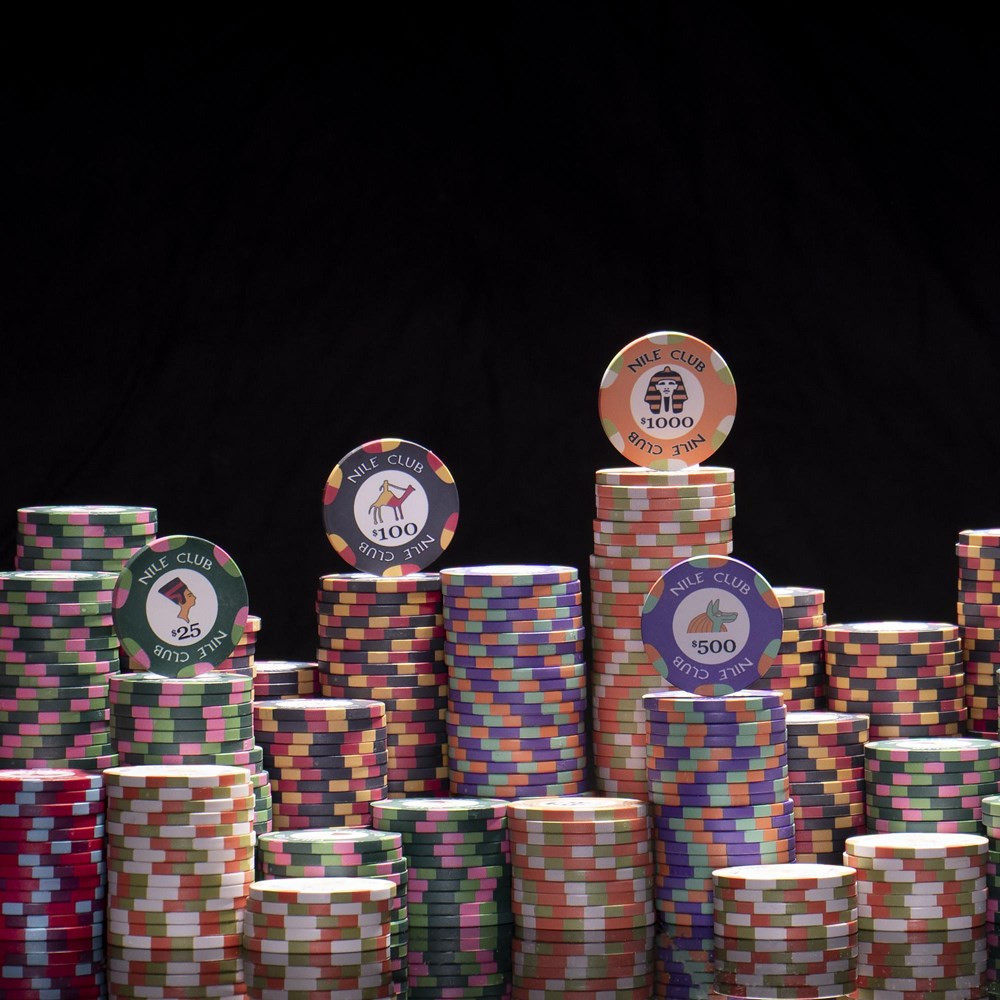 750 Ct Nile Club 10 Gram Poker Chip Set w/ Mahogany Case
